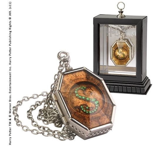Harry-Potter-Replik-11-Salazar-Slytherin-Horkrux-Medaillon-K Harry-Potter-Replik-11-Salazar-Slytherin-Horkrux-Medaillon-K